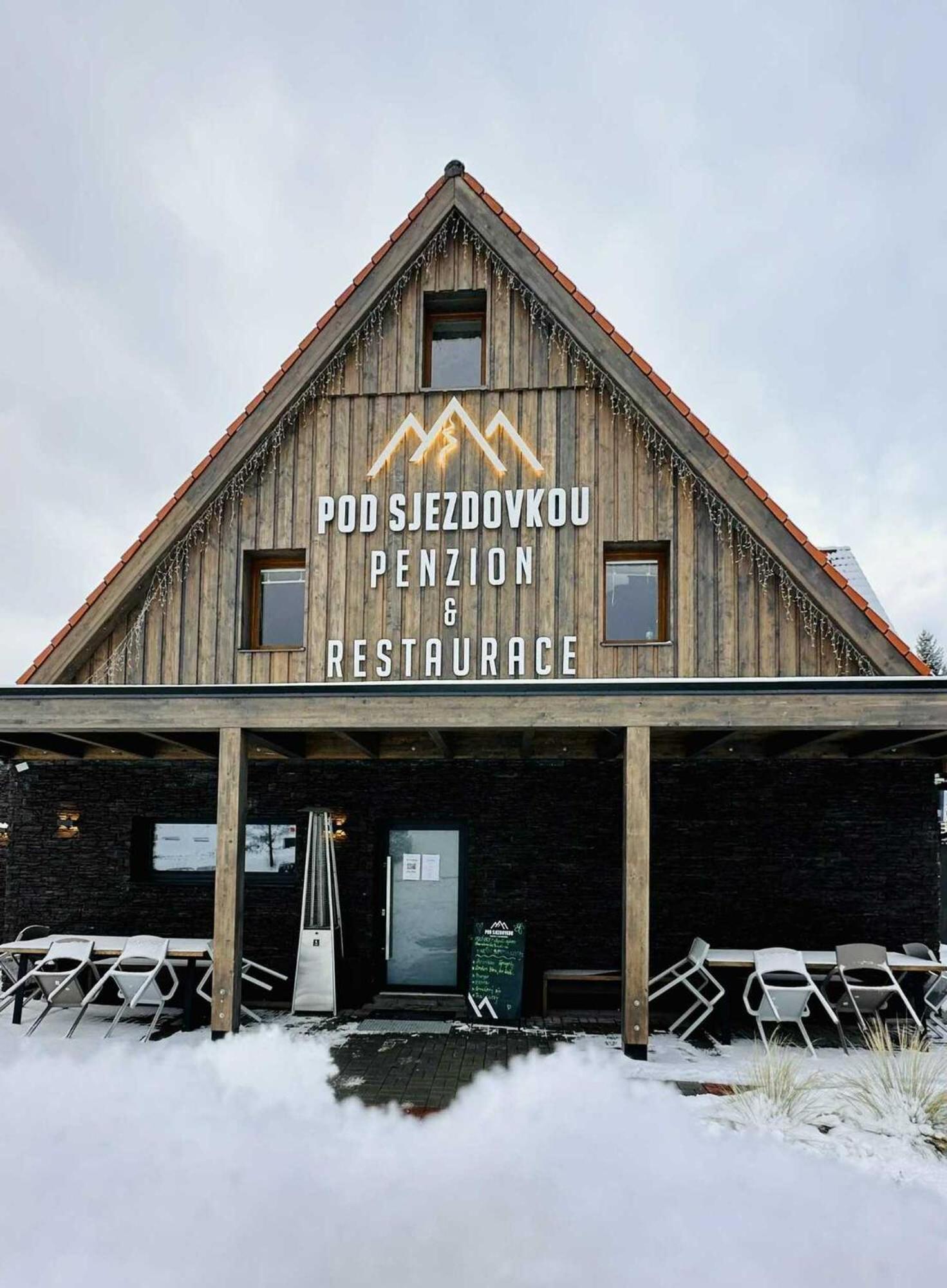 Penzion A Restaurace Pod Sjezdovkou 첸코비체 외부 사진